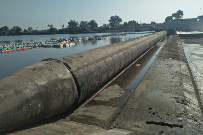 Pintu enam Dam Karet Jatimlerek Jombang kembali diisi udara usai penambalan rampung.