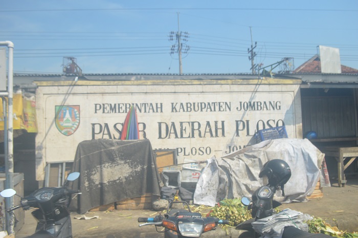 Lahan Pasar Ploso bersinggungan dengan aset PT KAI, design pasar rencananya dibangun 2 lantai.