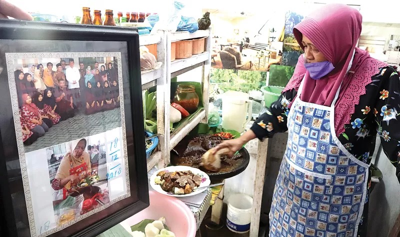 Rujak Cingur Bu Bokin yang jadi warung favorit Gus Dur