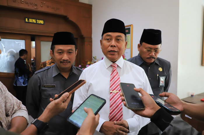 Pj Bupati Jombang Sugiat