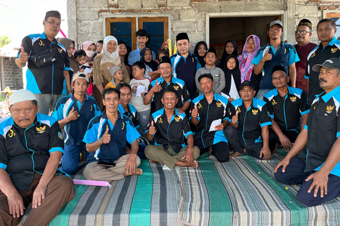 HM Syarif Hidayatullah ST MMT (Gus Sentot) menghadiri santunan yatim piatu menyambut tahun baru Islam yang digelar PKL Asongan Siliwangi, Dusun Jerukwangi, Desa Watudakon Kecamatan Kesamben, Rabu (1
