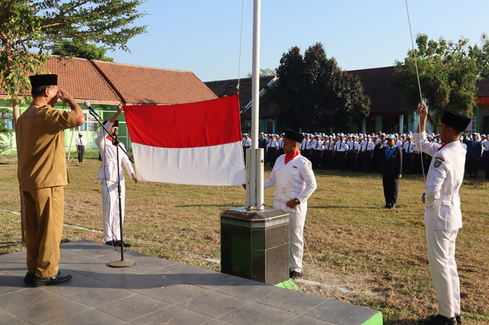 Prosesi apel pembukaan MPLS 2024 di SMPN 1 Gudo