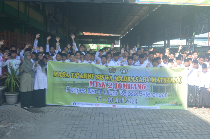 Prosesi pembukaan matsama di MTsN 2 Jombang di PP Darul Ulum