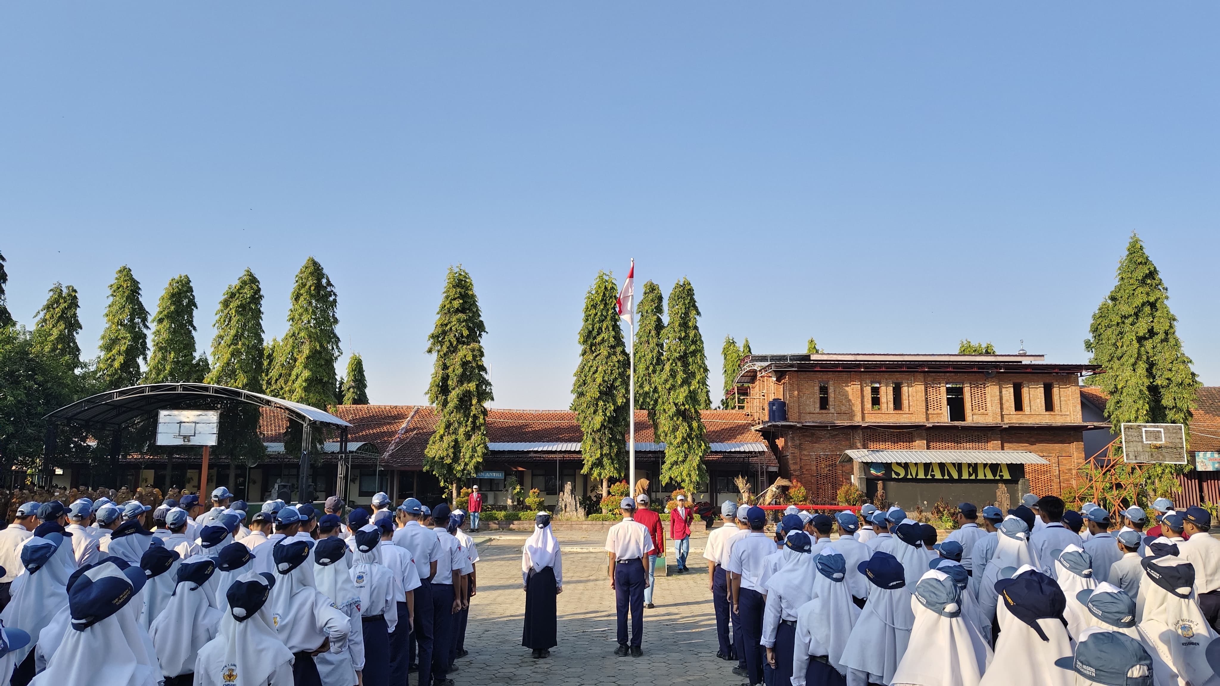 Upacara pembukaan MPLS di SMAN Kesamben Jombang