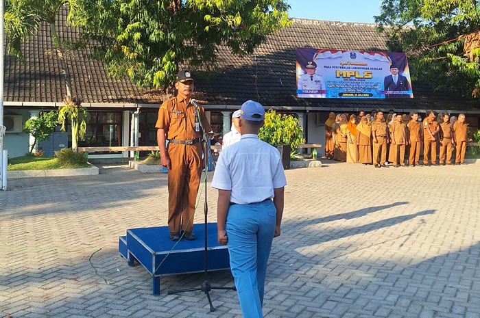 Prosesi pembukaan MPLS di SMAN Kabuh Jombang
