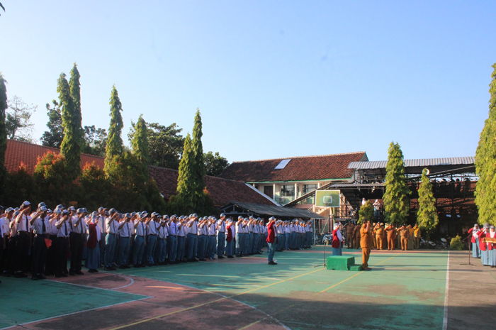 Prosesi pembukaan MPLS di SMAN Plandaan Jombang