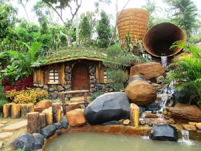 Wisata Banyu Mili di Wonosalam