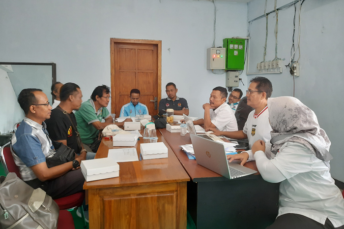 Sumarsono memimpin rapat bersama para ketua cabor di kantor KONI Jombang untuk persiapan Porprov Jatim 2024 dan website resmi