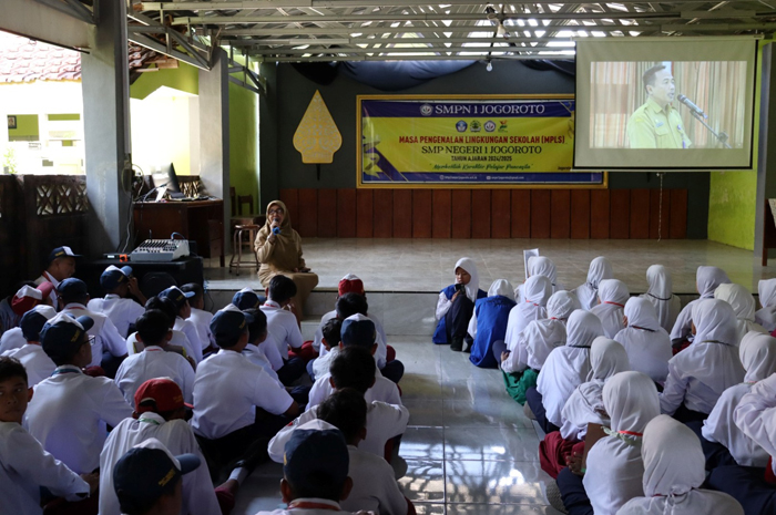 SIswa baru mengikuti MPLS di SMPN 1 Jogoroto