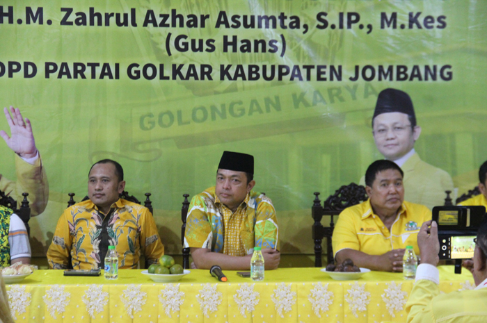 Gus Hans (tengah) sosok yang diupayakan Golkar untuk bisa dijodohkan dengan Warsubi di Pilbup Jombang 2024