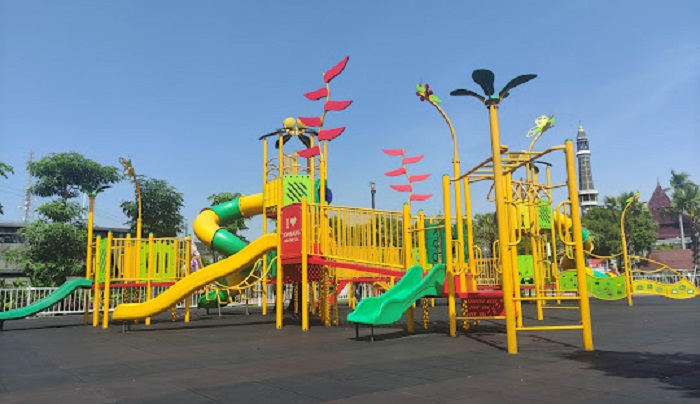 Playground Alun-alun Jombang, salah satu fasum gratis yang jadi tempat hiburan dan wisata di Jombang