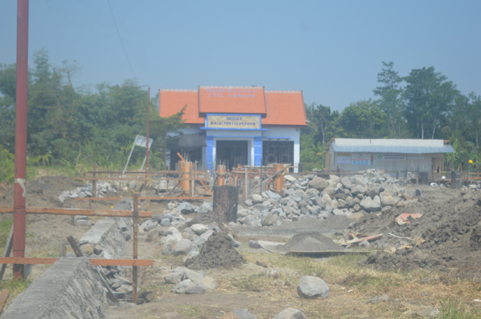 : Proyek pembangunan gedung kantor Kecamatan Diwek mulai dikerjakan.