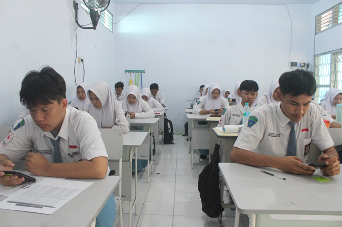 Pelaksanaan Tryout ANBK 2024 di SMAn 3 Jombang
