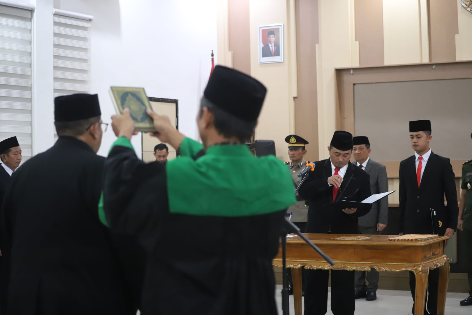 Prosesi pelantikan tiga Kepala OPD di lingkup Pemkab Jombang Rabu (31/7) malam