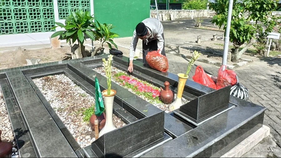 Makam KH Bisri Sansuri di Kompleks Pondok Pesantren Mambaul Maarif Denanyar Jombang