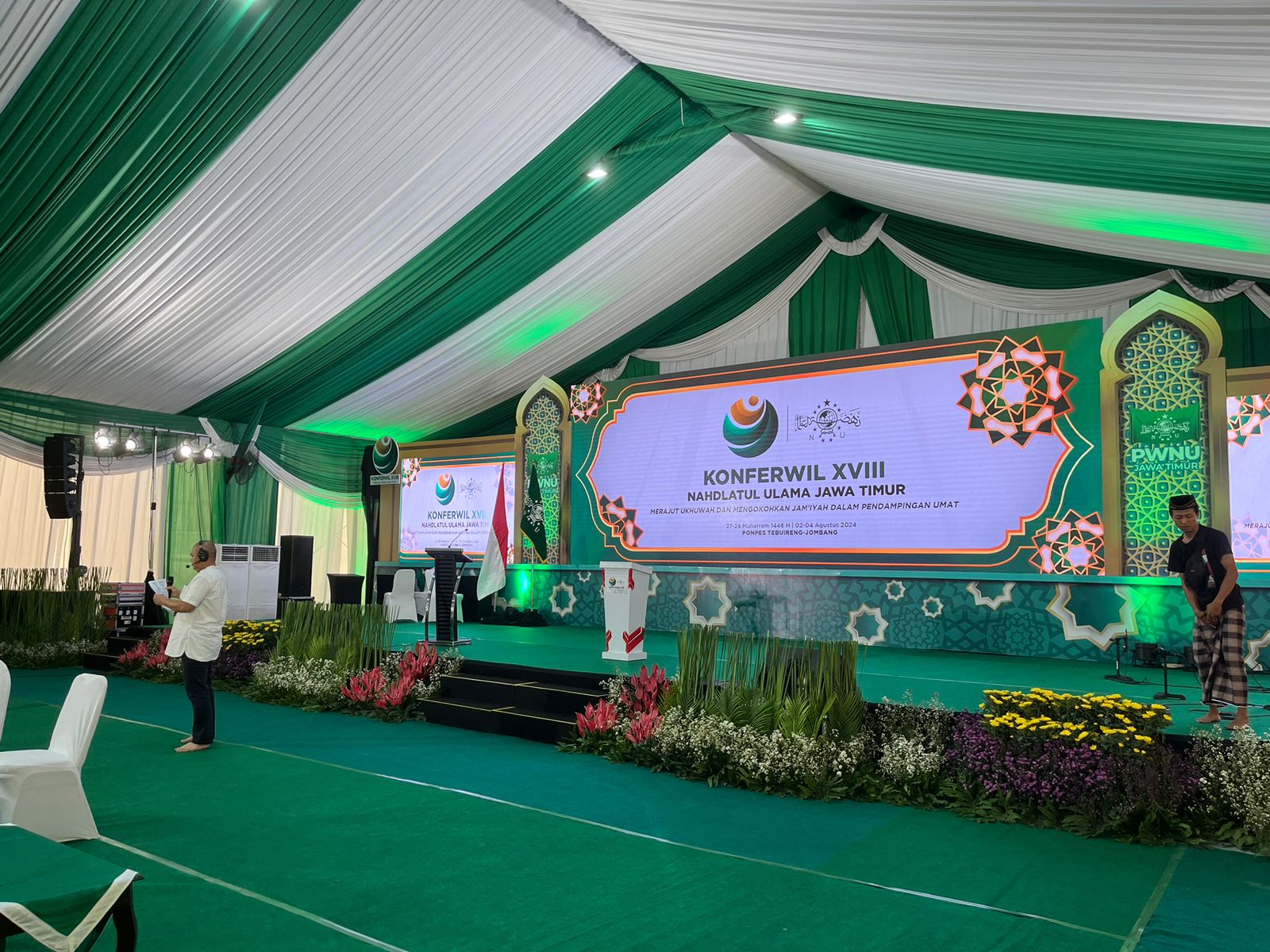 Persiapan panitiab untuk pembukaan Konferwil NU di Tebuireng Jombang