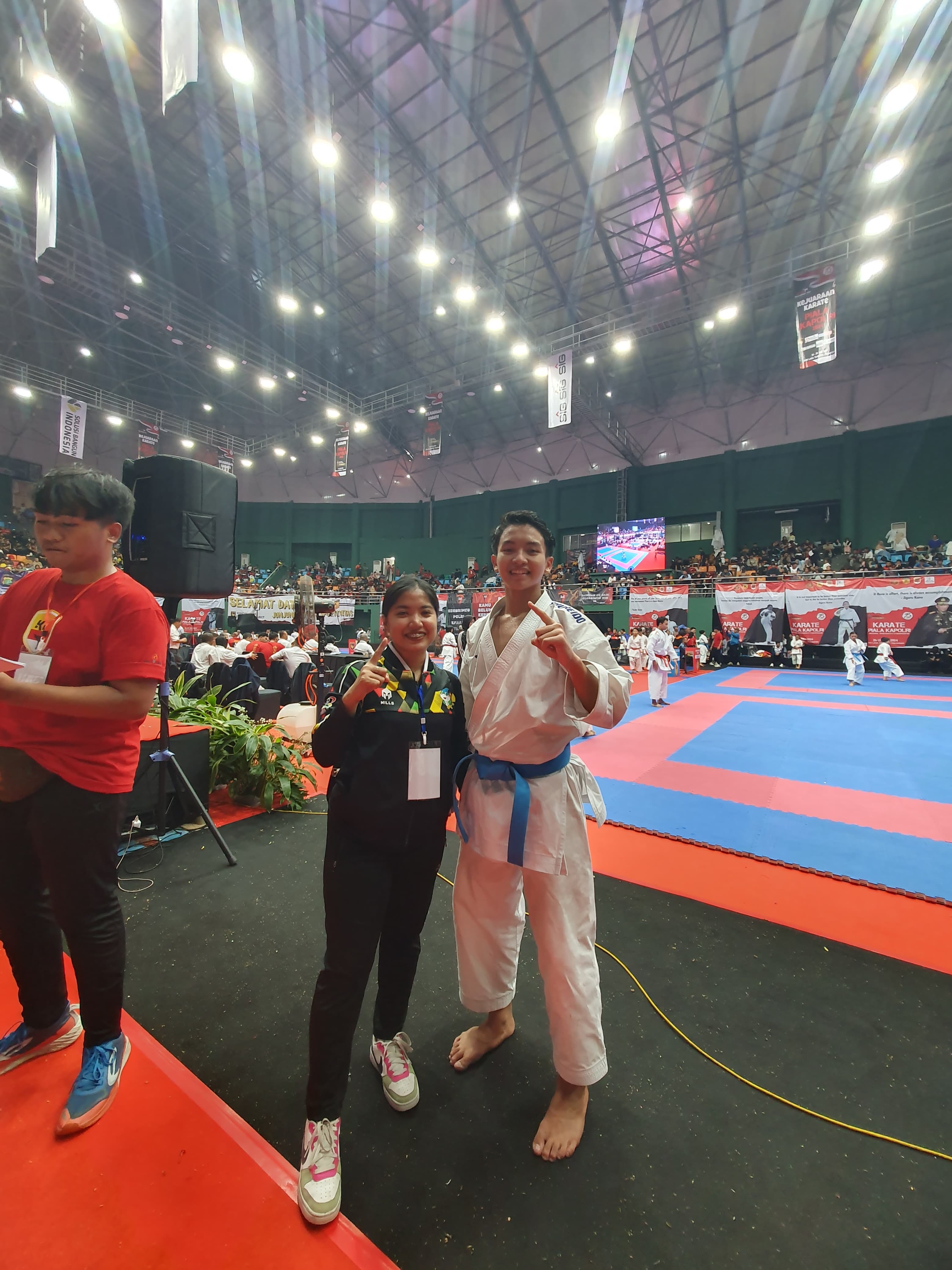Karateka Malvian Dwi Aprilio meraih emas kata (seni) perorangan kadet putra pada kejurnas Piala Kapolri di Bogor (27/7).
