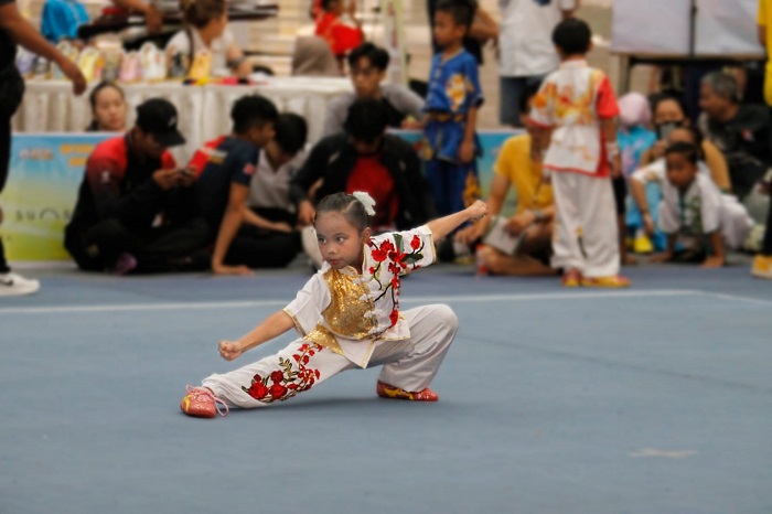 MEMBANGGAKAN: Keisha Azzahra, atlet wushu Jombang saat berlaga LSGEOWC di Semarang (2/8).