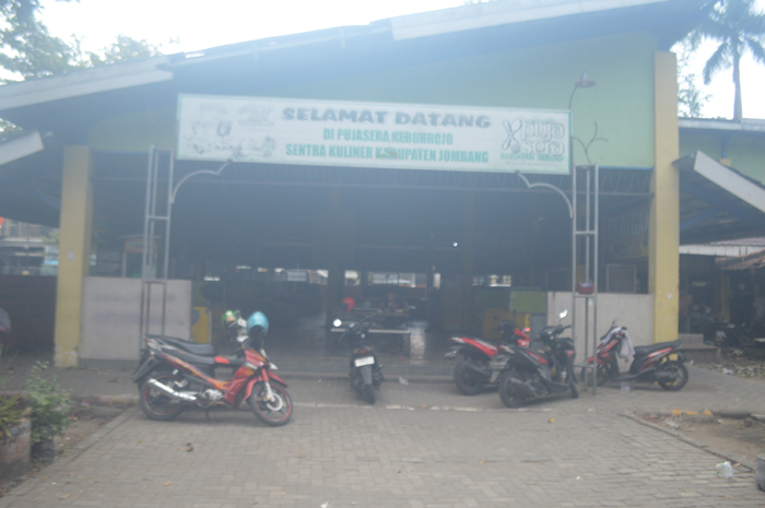 SEPI: Kondisi Pujasera Kebonrojo Jombang yang mati suri.