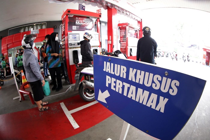 Ilustrasi kenaikan harga BBM pertamax yang mulai berlaku hari ini
