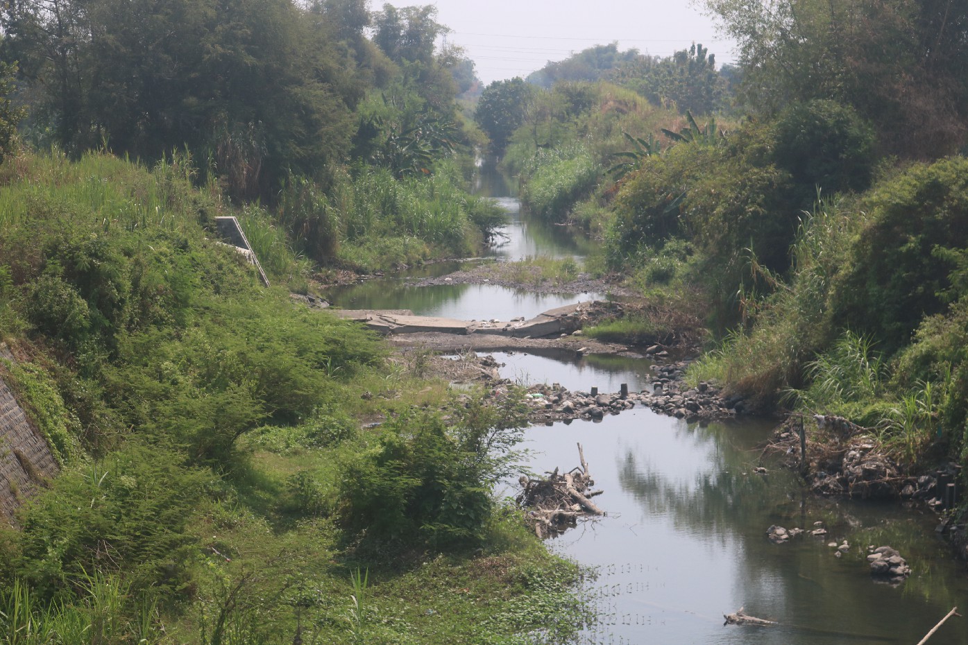 Kondisi cekdam Kali Konto di Jantiganggong, Perak, Jombang yang kondisinya rontok