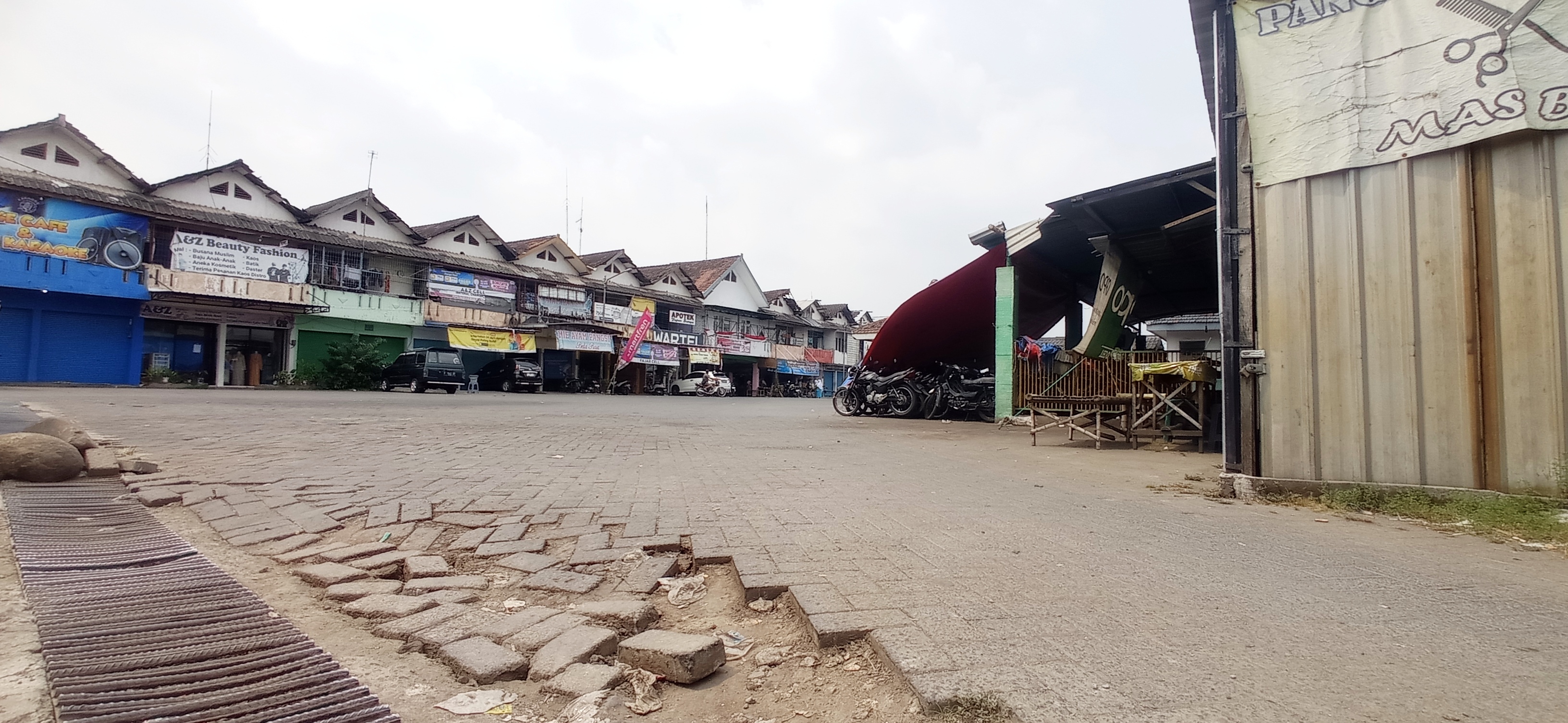 Kondisi Sub Terminal Mojoagung Jombang yang mangkrak dan sekadar jadi tempat parkir