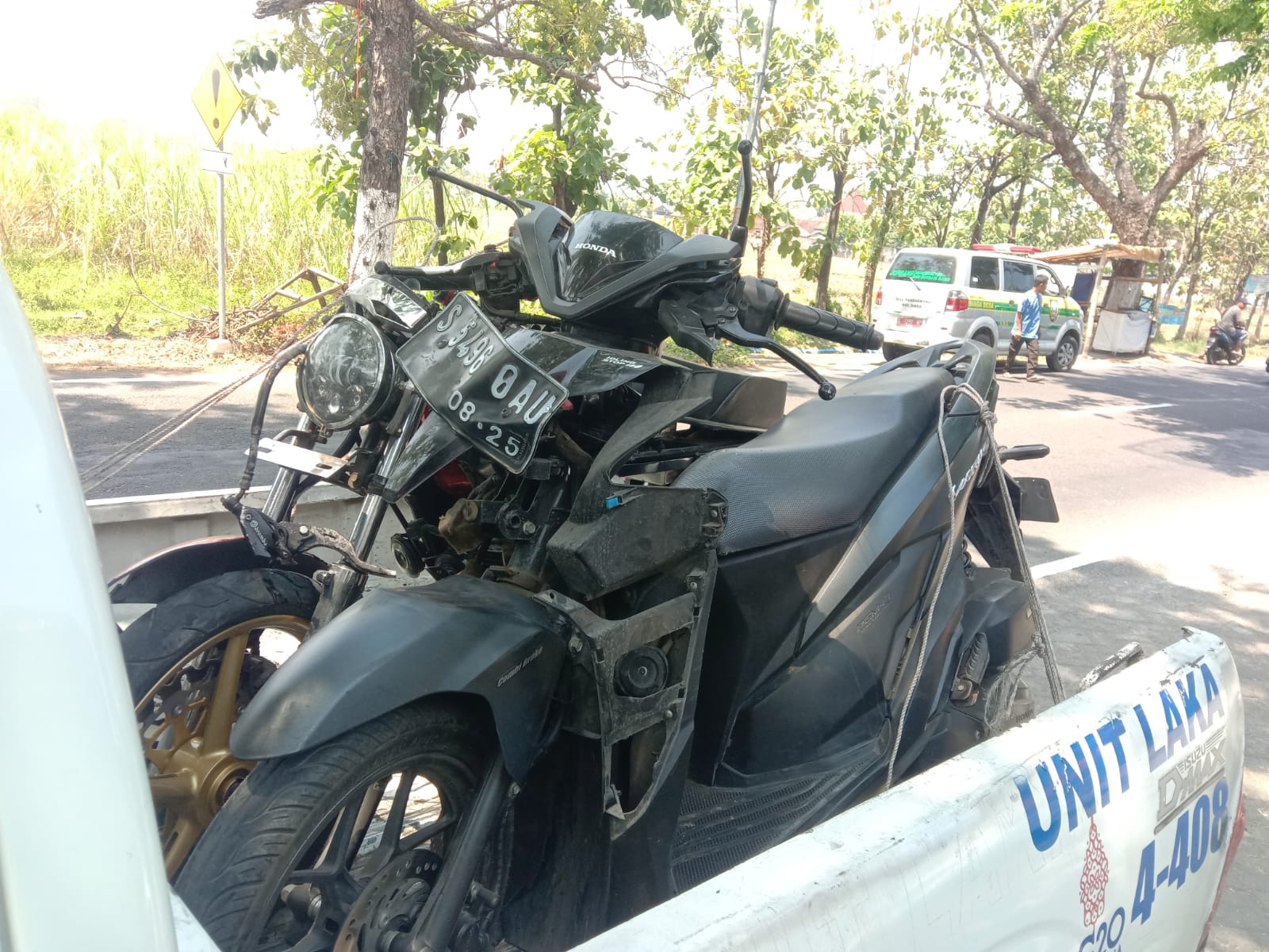 Dua motor yang terlibat kecelakaan di Pandanwangi Jombang, satu pemotor tewas akibat kejadian itu