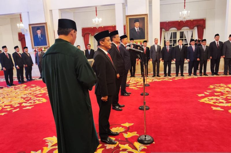 Suasana pelantikan menteri dan wakil menteri Kabinet Indonesia Maju Periode 2019-2024 oleh Presiden RI Joko Widodo di Istana Negara, Jakarta, Senin (19/8/2024).