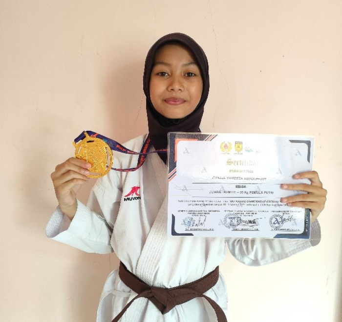 Axelia Vaneeta Widyaswati, karateka cilik Jombang yang sukses mengoleksi 48 medali dari sejumlah kejuaraan