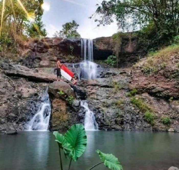 Air Terjun Grenjeng, di Desa Jenisgelaran, Kecamatan Bareng, Jombang