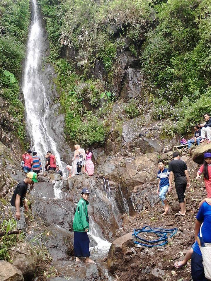 Air Terjun jurang singo di Desa Galengdowo, Kecamatan Wonosalam, Jombang