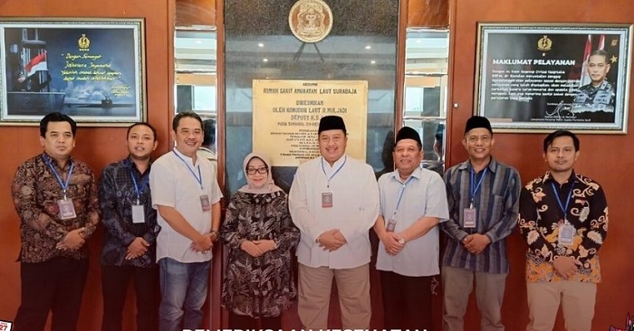 Dua pasangan calon Pilbup Jombang usai mengikuti tes kesehatan di RSPAL Dr Ramelan Surabaya.