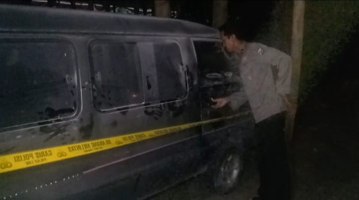 Kondisi Mobil Carry usai kebakaran saat mengisi BBM di SPBU Mojoagung Jombang