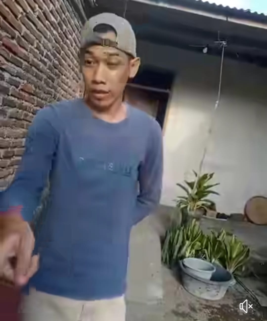 Pria yang videonya viral pukul kurir karena tak mau bayar COD ini terancam hukuman denda dan penjara