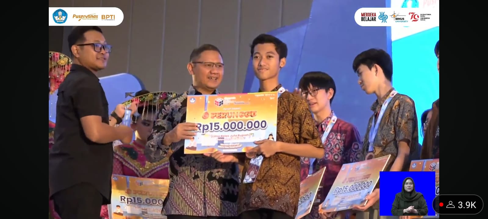Ali Fahriza Ahda Yusroni siswa SMAN 2 Jombang berhasil meraih medali Perunggu dalam OSN tingkat nasional.