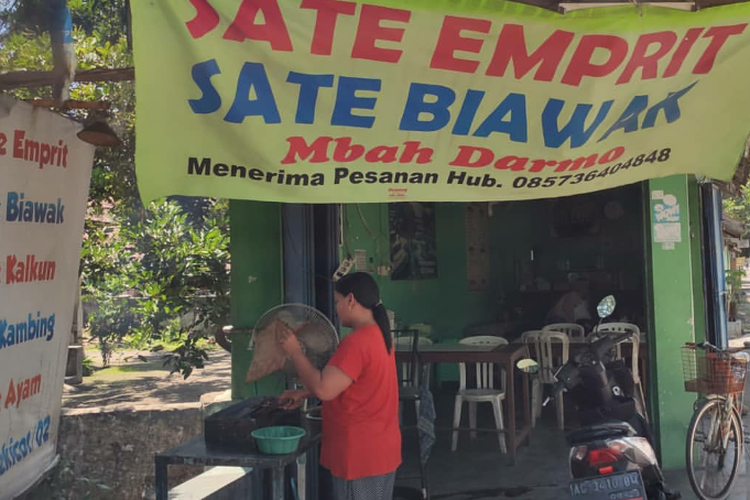 sate emprit mbah darmo, salah satu kuliner legendaris di Kediri