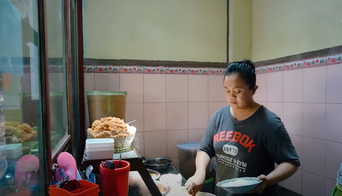 Warung Nasi Campur bu Harjo, salah satu kuliner legendaris di Kediri