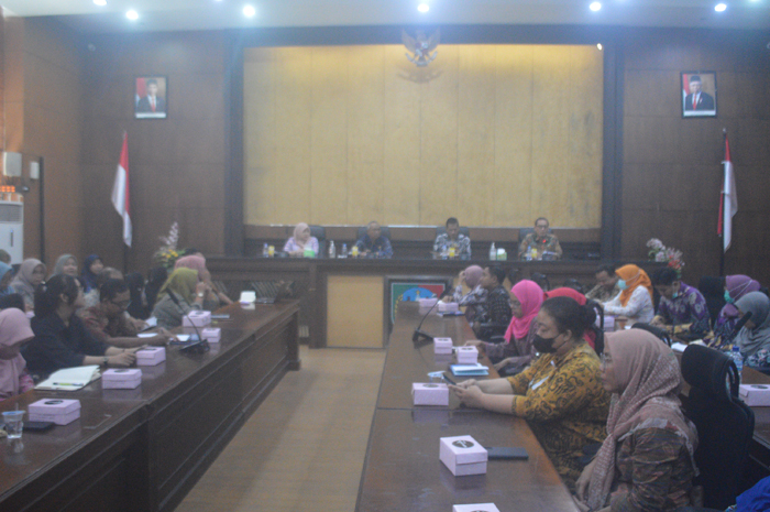 Peserta mengikuti forum Satu Data Indonesia tingkat kabupaten di Ruang Soeroadiningrat kanto Pemkab Jombang, Kamis (12/9).