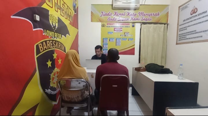 Pasutri lansia yang jadi copet saat diperiksa di Mapolsek Peterongan