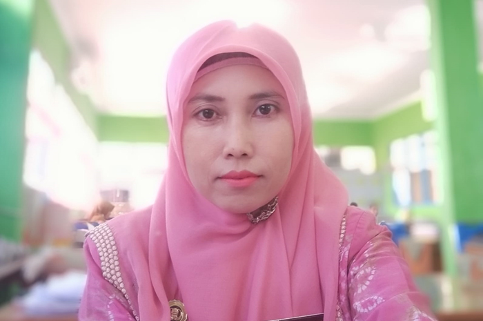 Nur Alawi Hudayana SPd MPd, Guru MTsN 9 Jombang