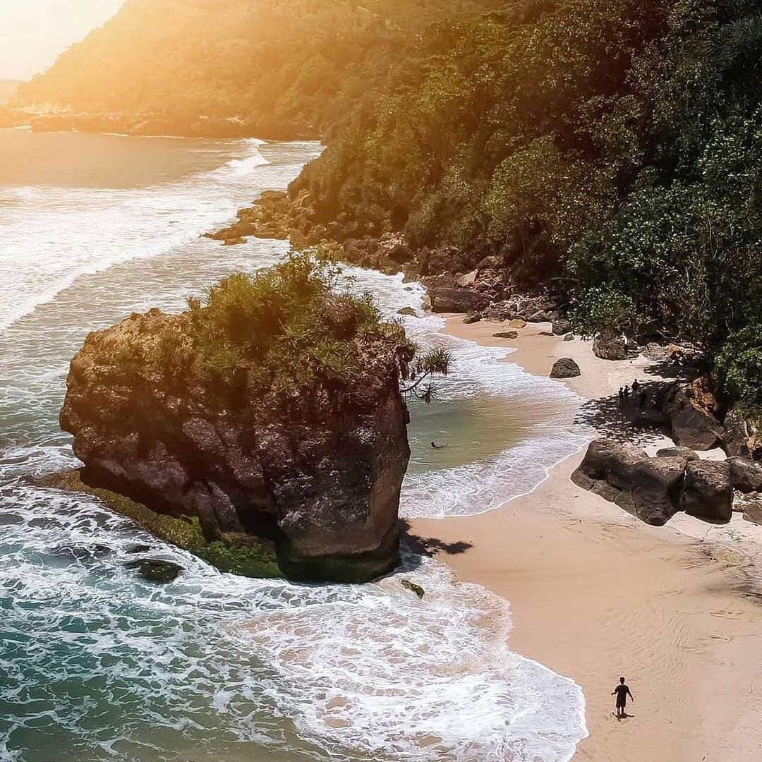 Pantai Lumbung di Tulungagung