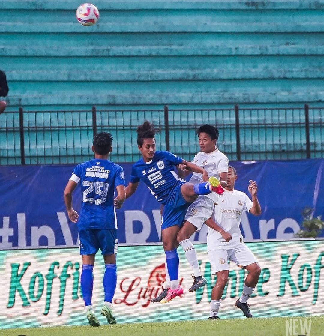 Pertandingan Arema FC melawan PSIS