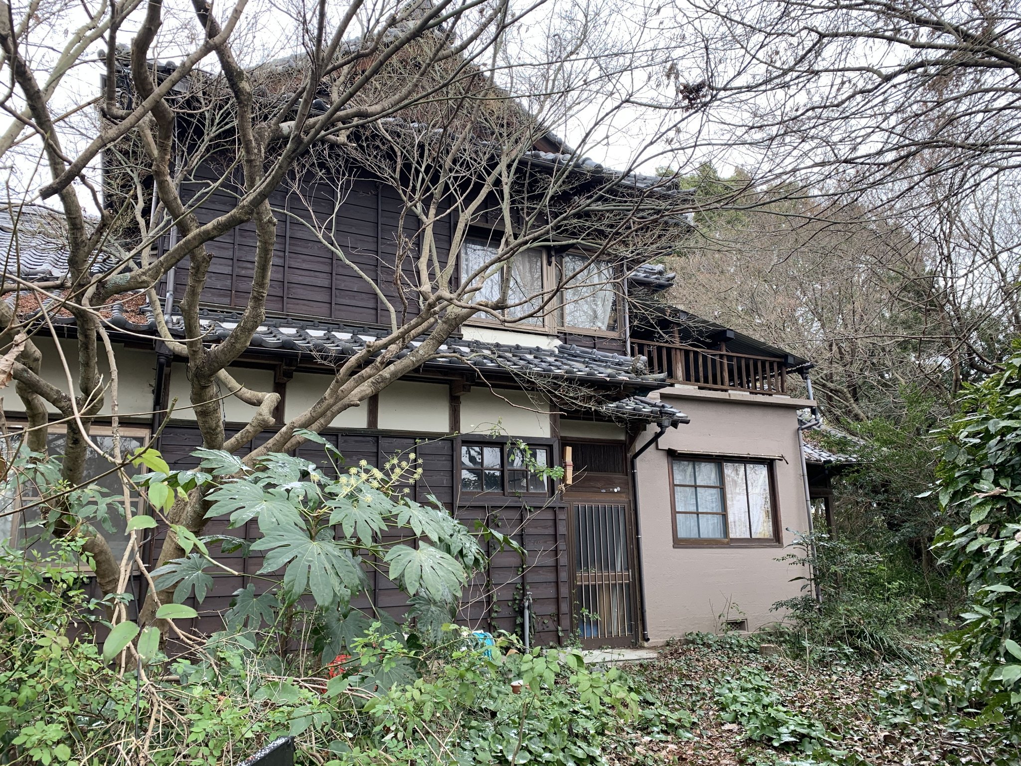 Contoh salah satu rumah kosong atau akiya di Jepang