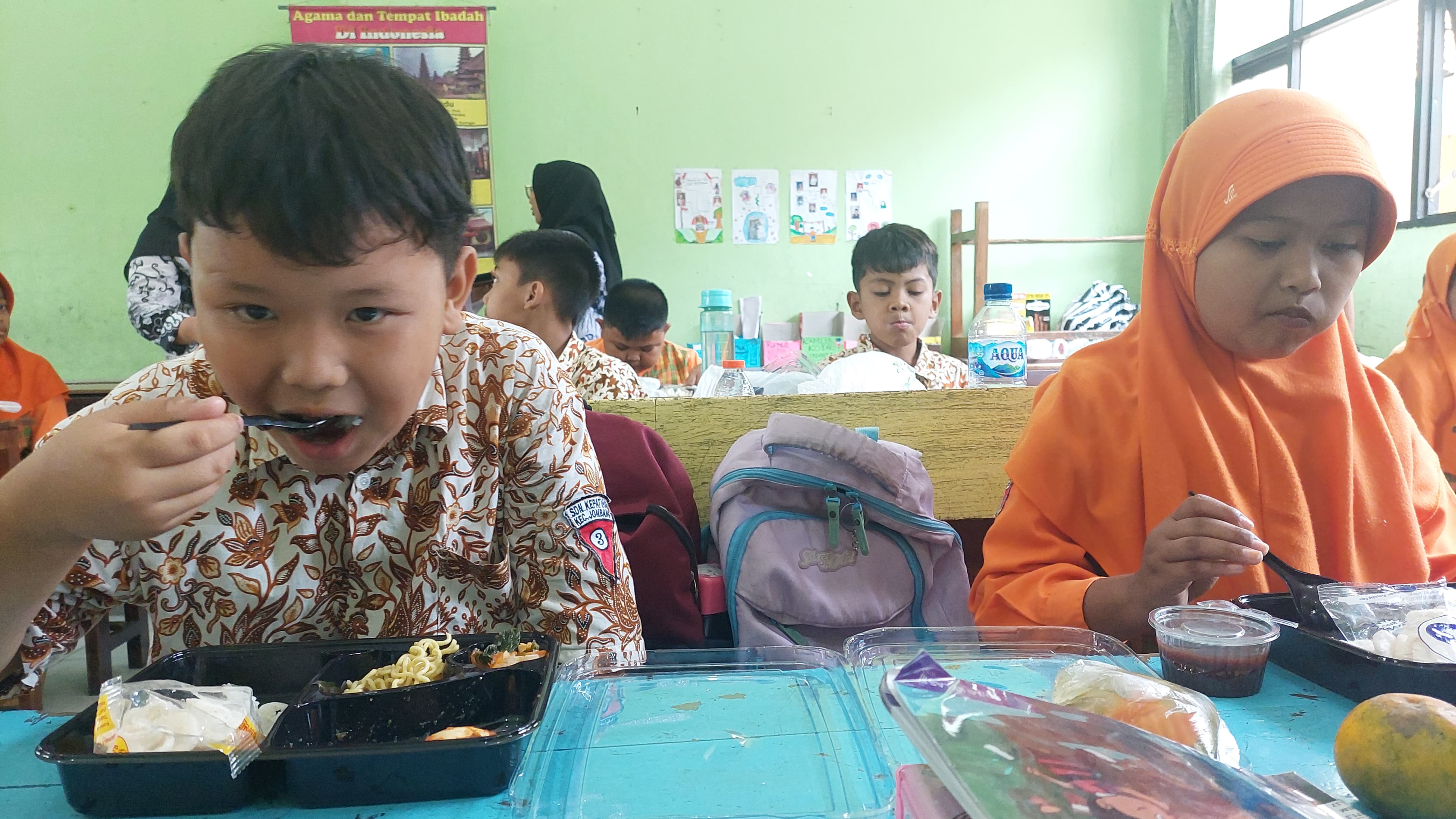 Uji Coba makan siang gratis yang berlangsung di SDN Kepatihan, Jombang beberapa waktu lalu