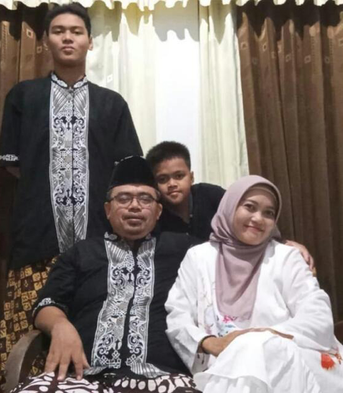 Syaiful Bahri bersama istri dan dua anaknya