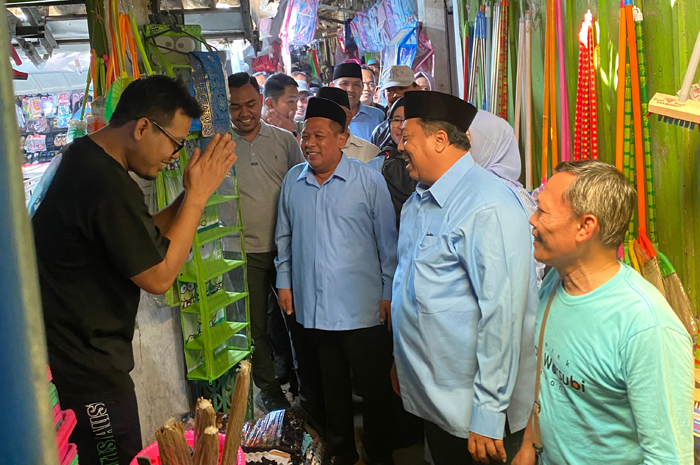 Warsubi Salman saat menyapa masyarakat di pasar Ngoro, Jombang (28/9)