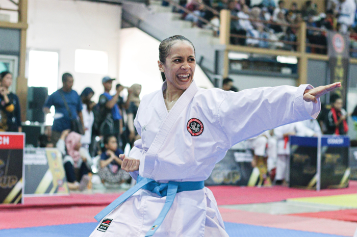 Najlas Samiyah saat bertanding karate