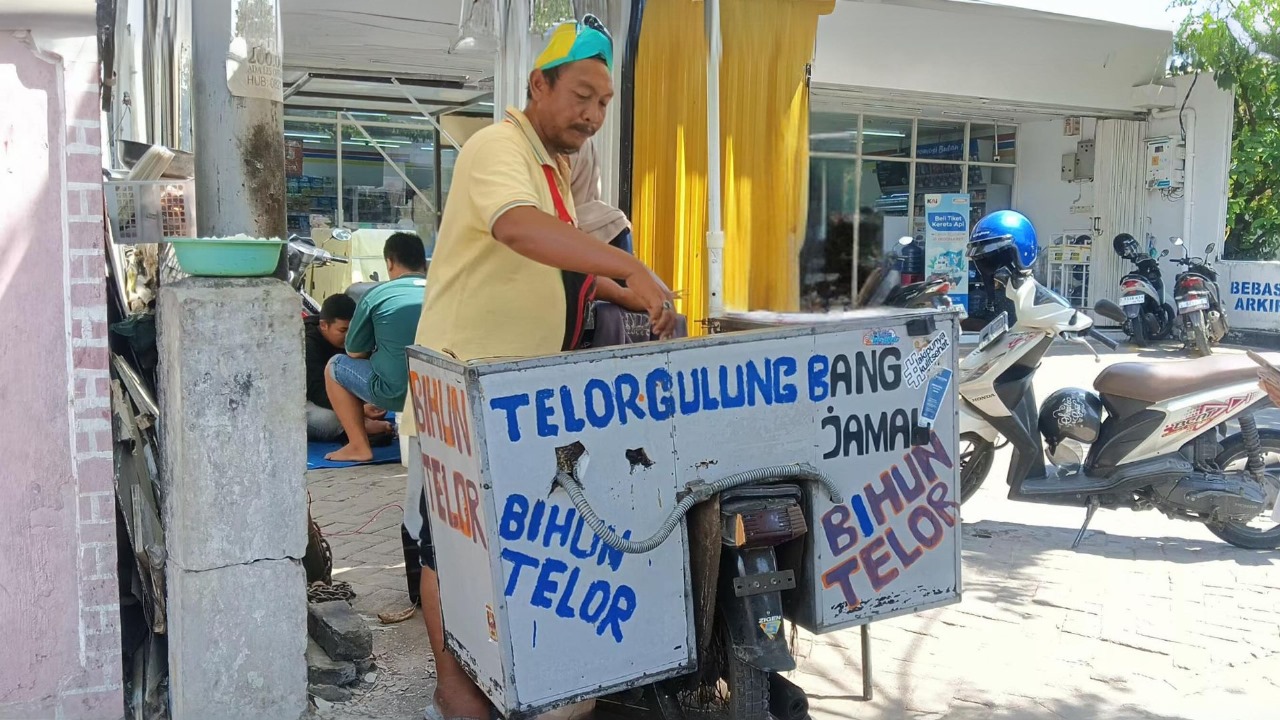 Bang Jamal, pedagang telur gulung di Jombang yang viral di Tiktok