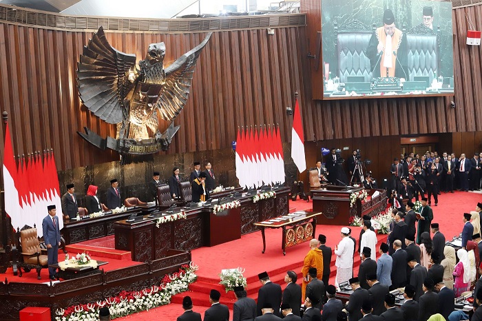 Momen pelantikan DPR RI, 23 diantaranya berstatus artis
