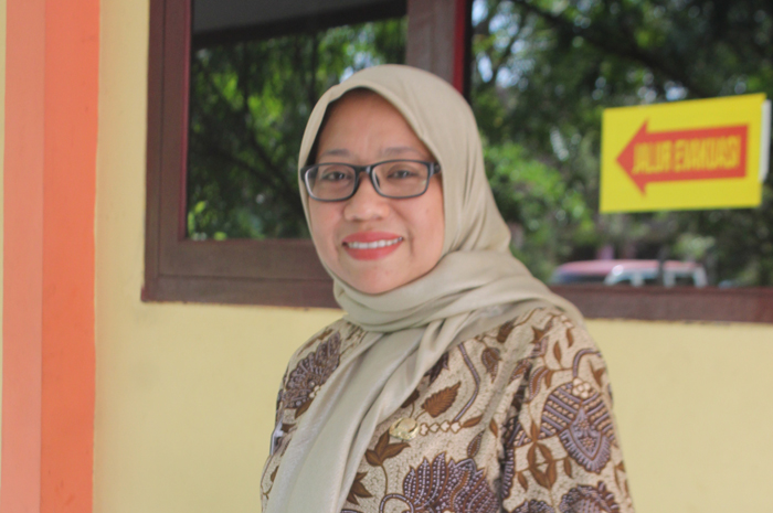 Hanifah Atmi Nurmala, guru PAI di SMAN Ploso